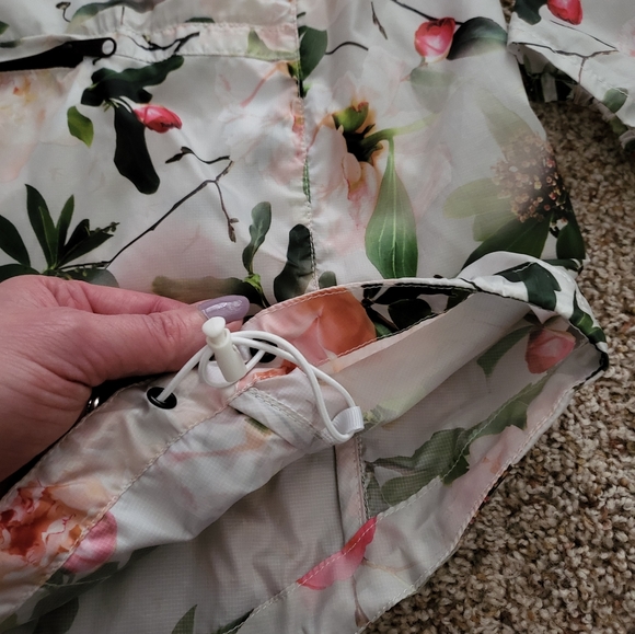 Oiselle April Showers Anorak, size M - Picture 3 of 6